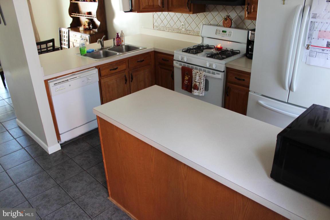 439 Crosswinds Drive Lititz, PA 17543 - Photo 3 of 24 Gallery Image 3