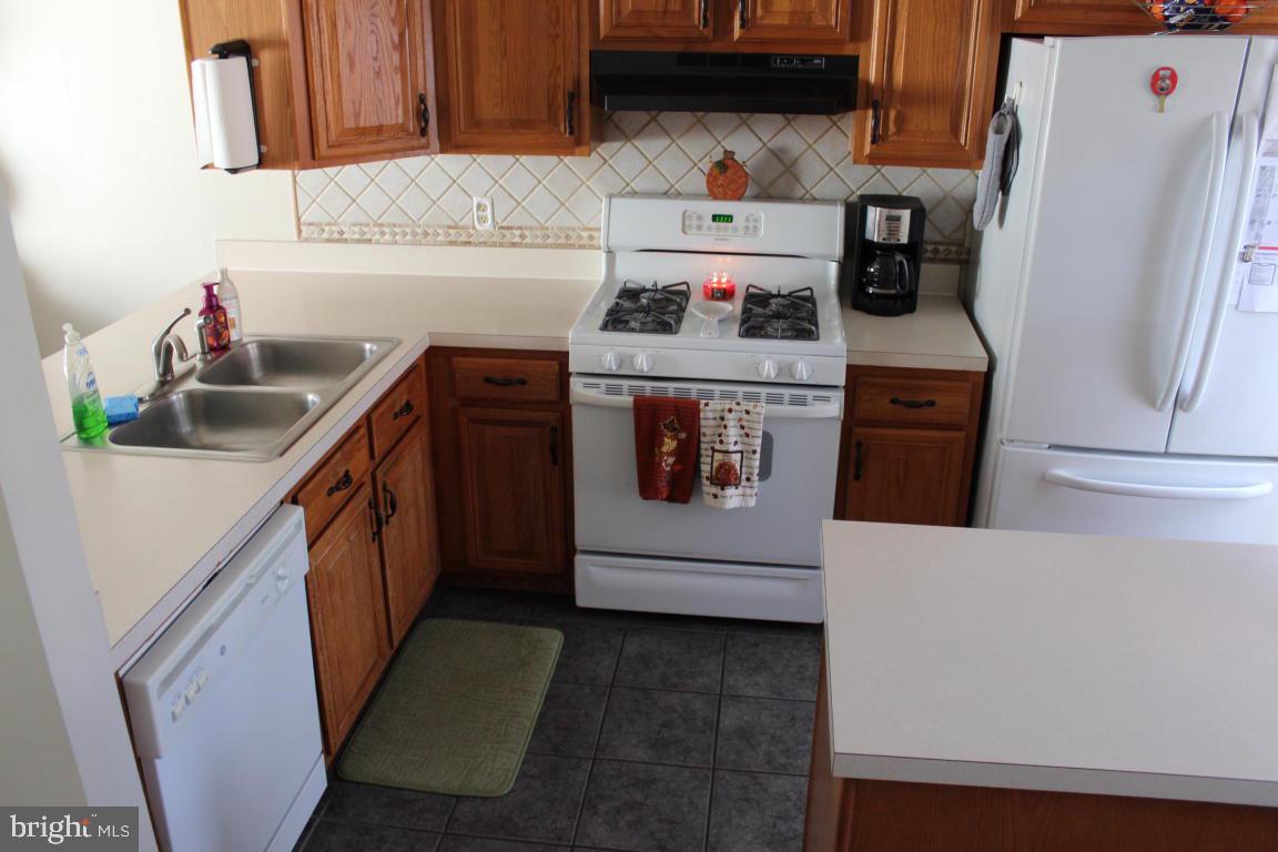 439 Crosswinds Drive Lititz, PA 17543 - Photo 4 of 24 Gallery Image 4