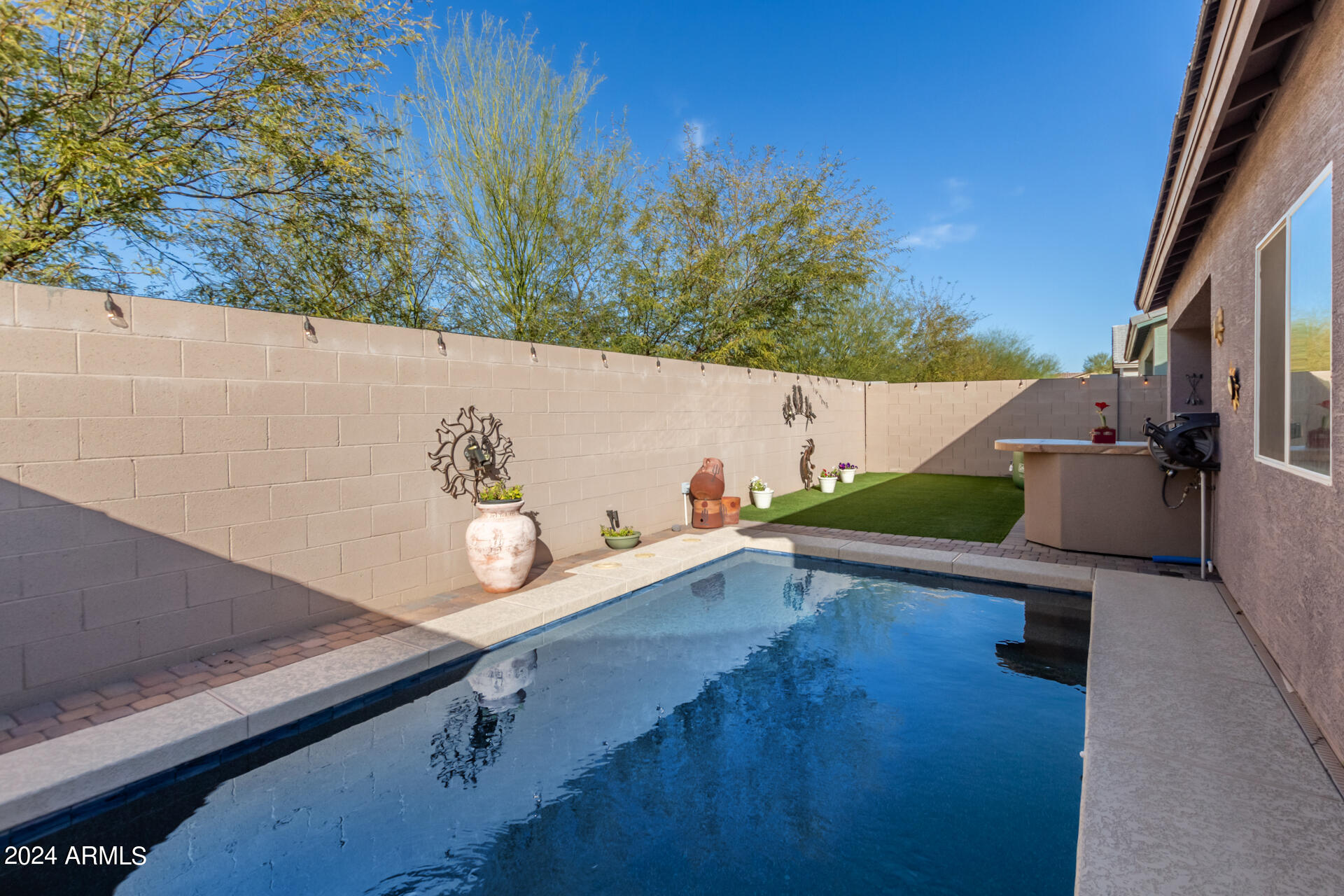 528 West Harwell Road Phoenix, AZ 85041 - Photo 2 of 18 25 - Harwell