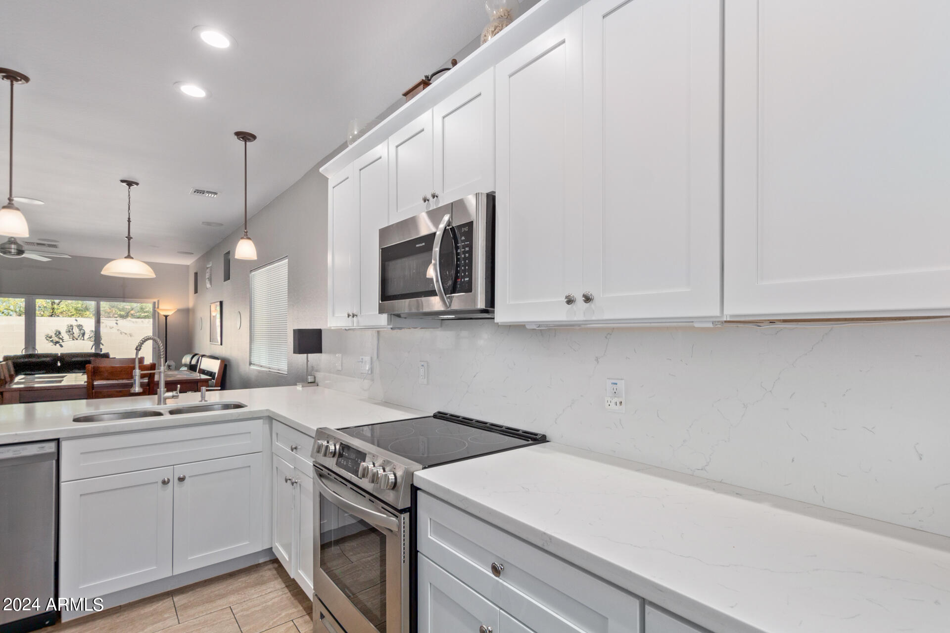 528 West Harwell Road Phoenix, AZ 85041 - Photo 3 of 18 09 - Harwell