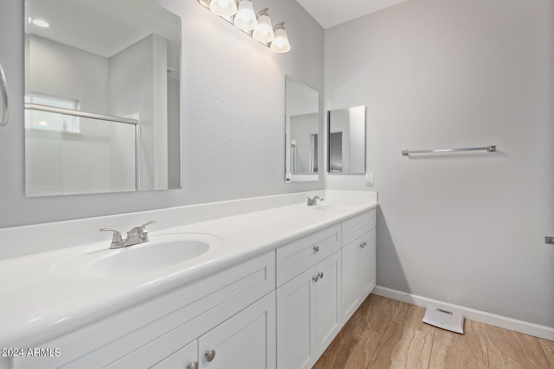 528 West Harwell Road Phoenix, AZ 85041 - Photo 9 of 18 14 - Harwell