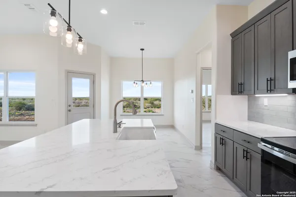 $424,900 | 59 Legend Hills, Uvalde, TX 78801