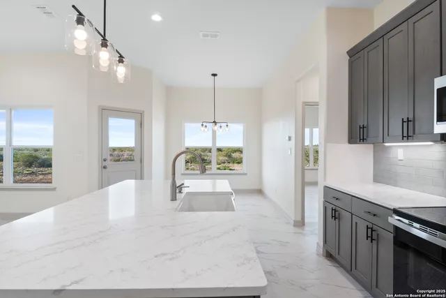 $469,000 | 59 Legend Hills, Uvalde, TX 78801