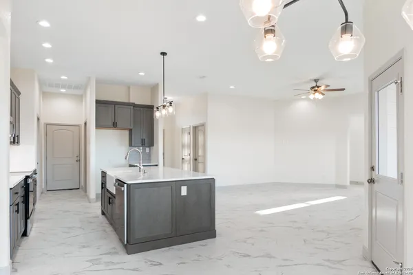 $424,900 | 59 Legend Hills, Uvalde, TX 78801