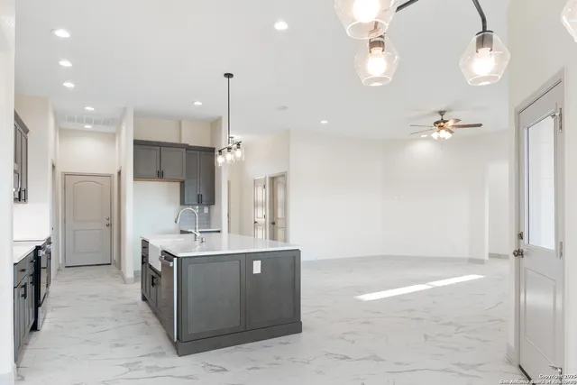 $469,000 | 59 Legend Hills, Uvalde, TX 78801