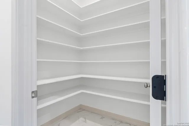 $469,000 | 59 Legend Hills, Uvalde, TX 78801