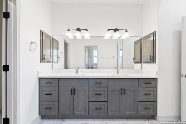 $469,000 | 59 Legend Hills, Uvalde, TX 78801