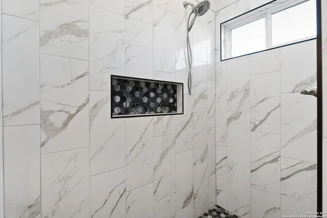 $469,000 | 59 Legend Hills, Uvalde, TX 78801