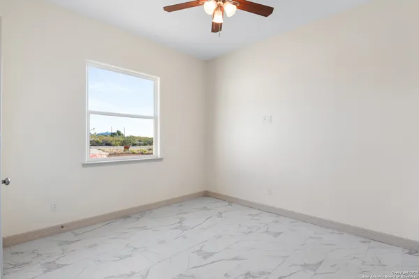 $424,900 | 59 Legend Hills, Uvalde, TX 78801