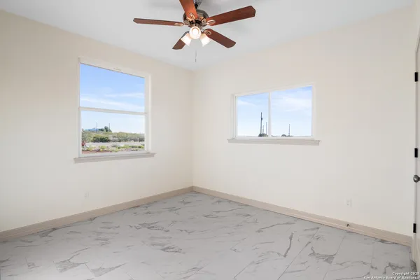 $424,900 | 59 Legend Hills, Uvalde, TX 78801