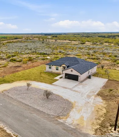 $424,900 | 59 Legend Hills, Uvalde, TX 78801
