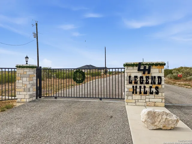$469,000 | 59 Legend Hills, Uvalde, TX 78801