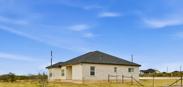 $424,900 | 59 Legend Hills, Uvalde, TX 78801