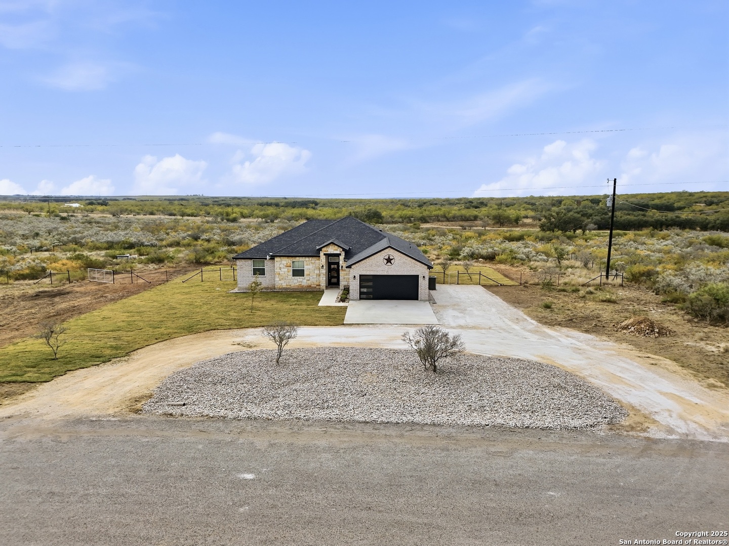 59 Legend Hills Uvalde, TX 78801 - Photo 4 of 42