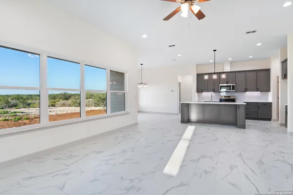 $424,900 | 59 Legend Hills, Uvalde, TX 78801
