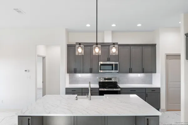 $424,900 | 59 Legend Hills, Uvalde, TX 78801