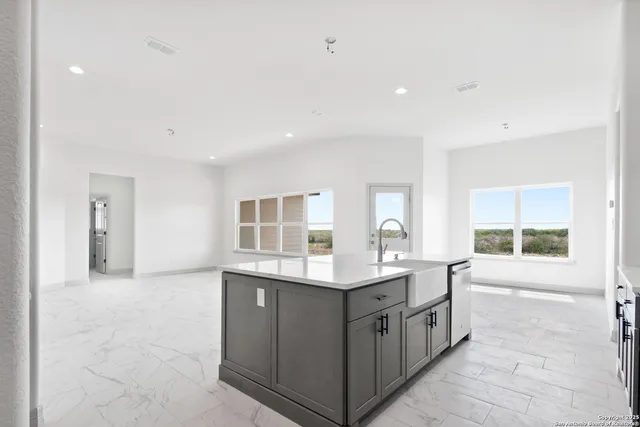 $469,000 | 59 Legend Hills, Uvalde, TX 78801