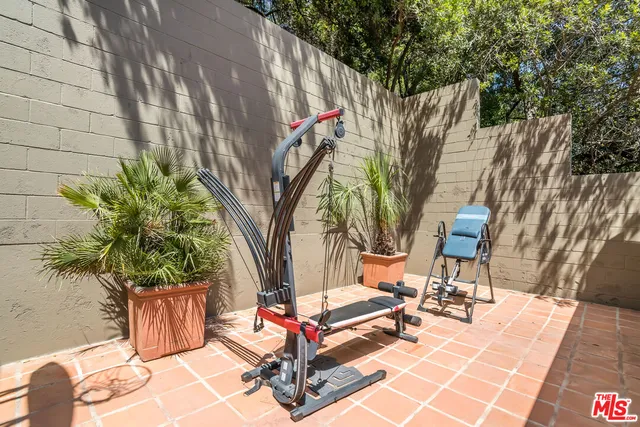 $19,000 | 941 North Norman Place, Los Angeles, CA 90049