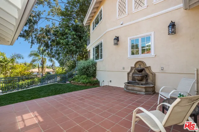 $19,000 | 941 North Norman Place, Los Angeles, CA 90049