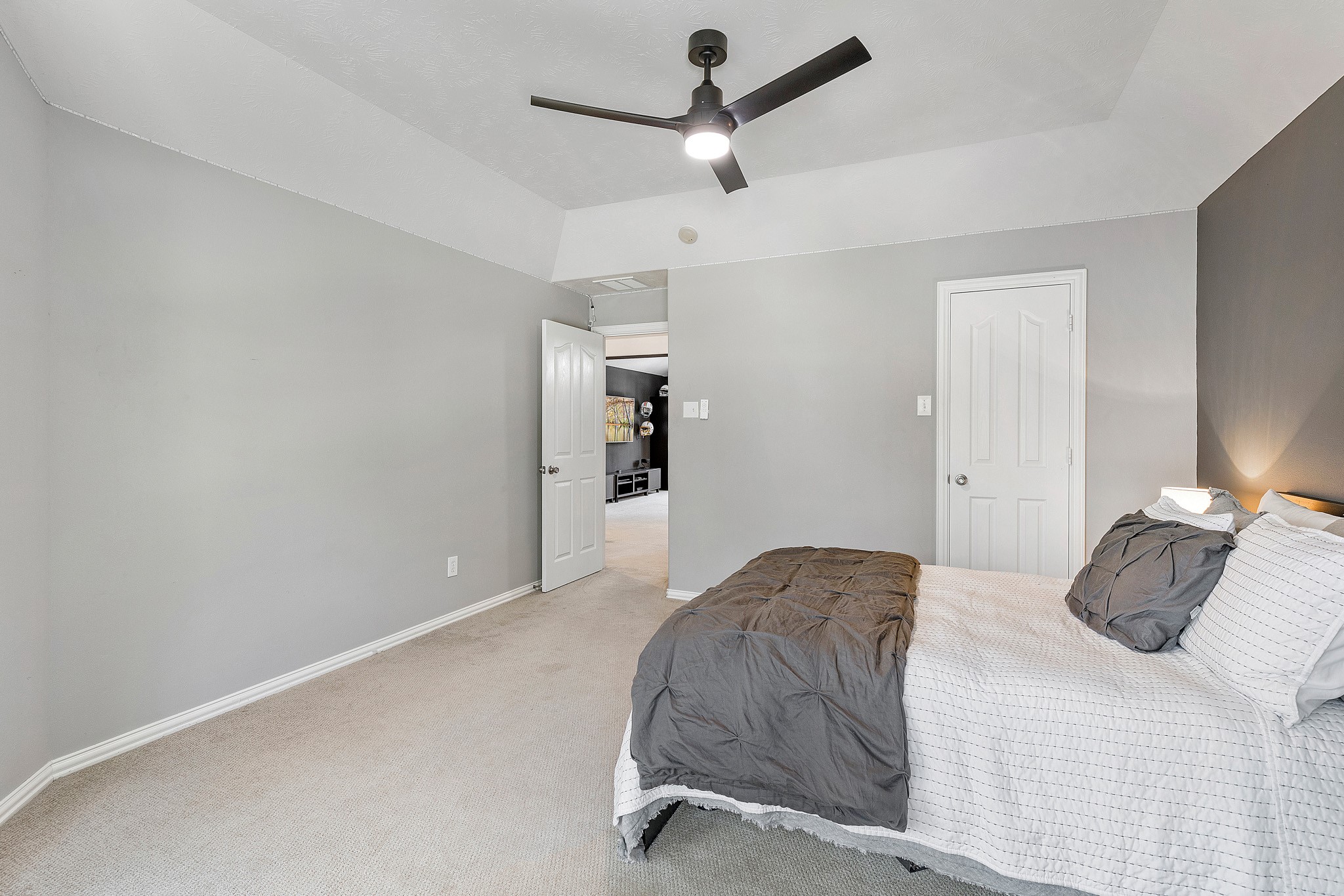 30 South Dulcet Hollow Circle Spring, TX 77382 - Photo 25 of 36 a bedroom with a bed and a ceiling fan