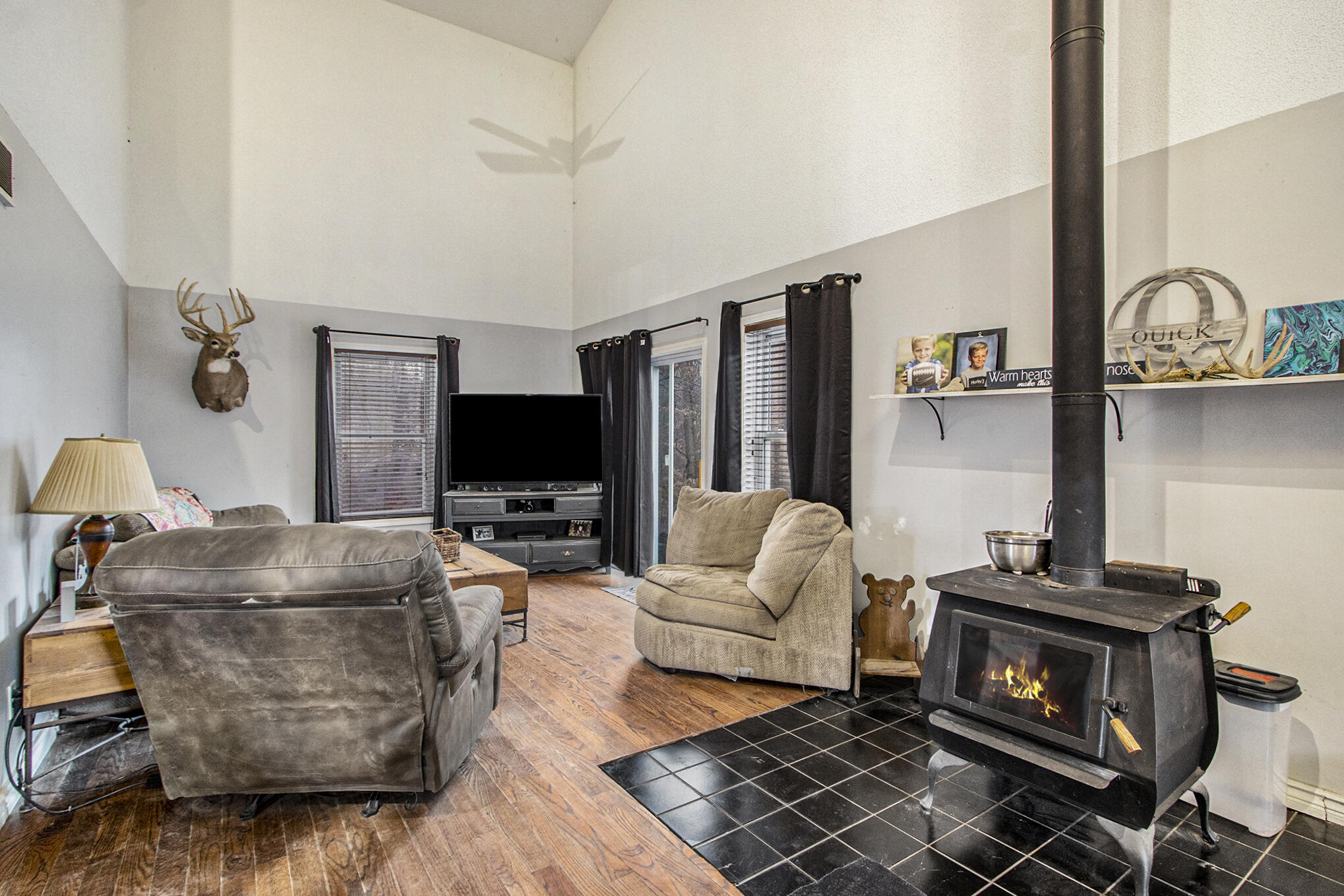 10811 Floating Bridge Road Marcellus, MI 49067 - Photo 3 of 16 Living room