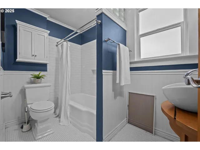 $1,150,000 | 533 Northeast Fargo Street, Portland, OR 97212