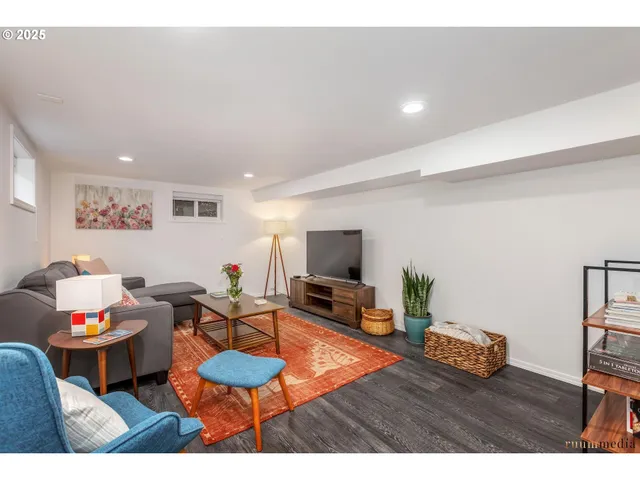 $1,150,000 | 533 Northeast Fargo Street, Portland, OR 97212