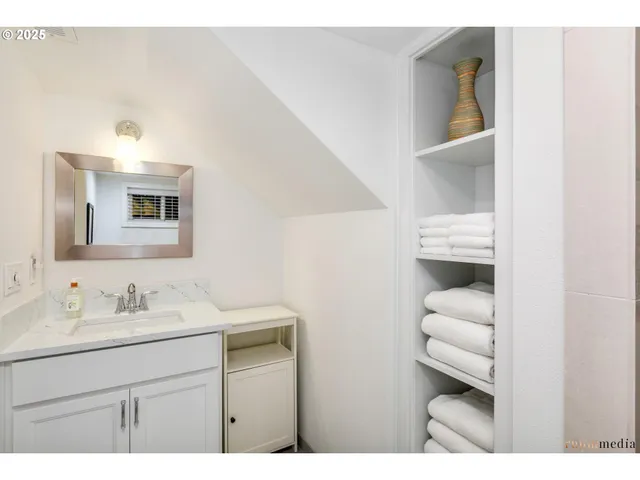 $1,150,000 | 533 Northeast Fargo Street, Portland, OR 97212