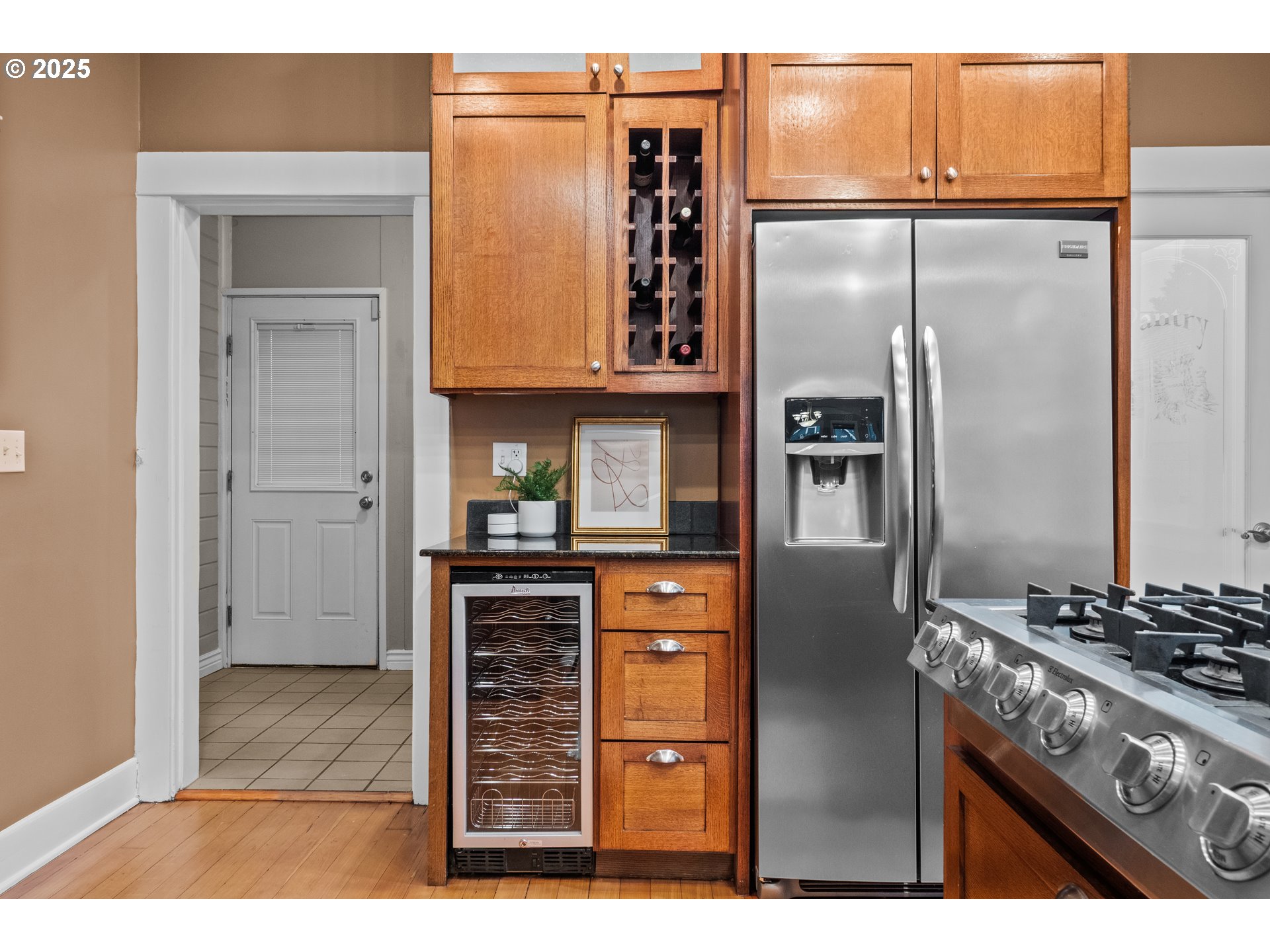 533 Northeast Fargo Street Portland, OR 97212 - Photo 8 of 46 Kitchen