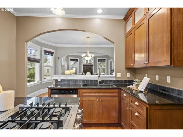 $1,150,000 | 533 Northeast Fargo Street, Portland, OR 97212