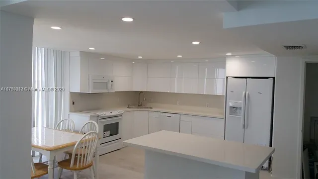 $8,500 | 881 Ocean Drive, Unit 22F, Key Biscayne, FL 33149