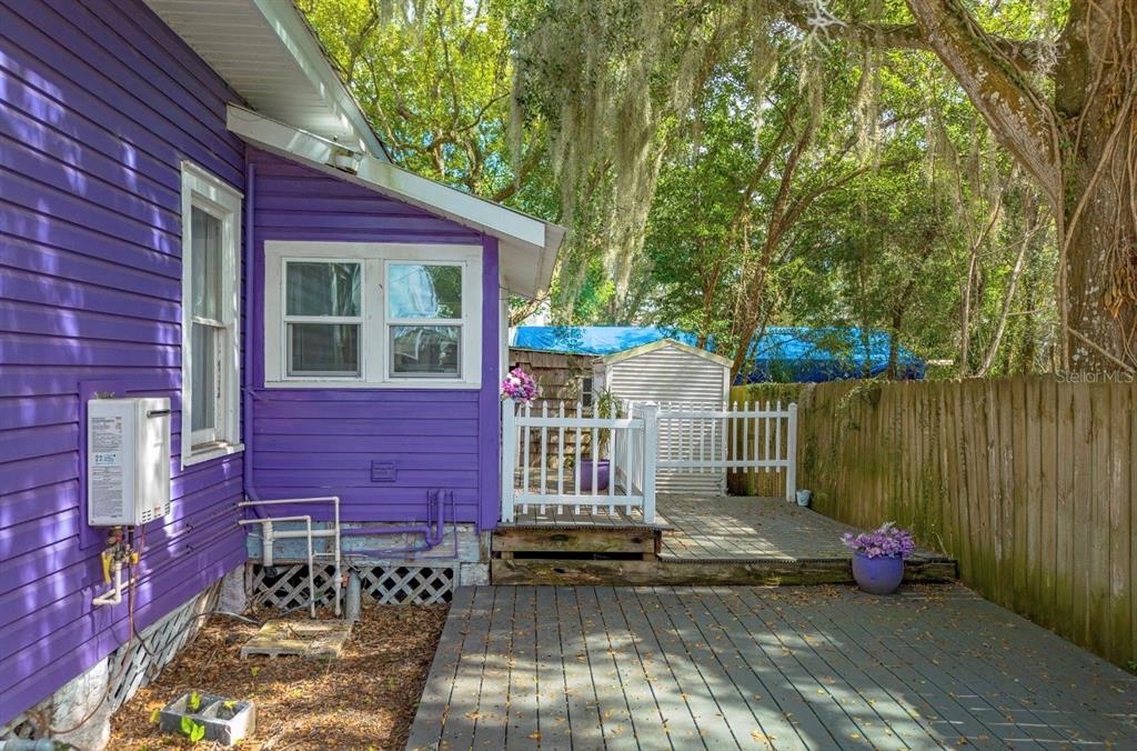 510 East Key Avenue Eustis, FL 32726 - Photo 37 of 40 a front view of a house with a garden