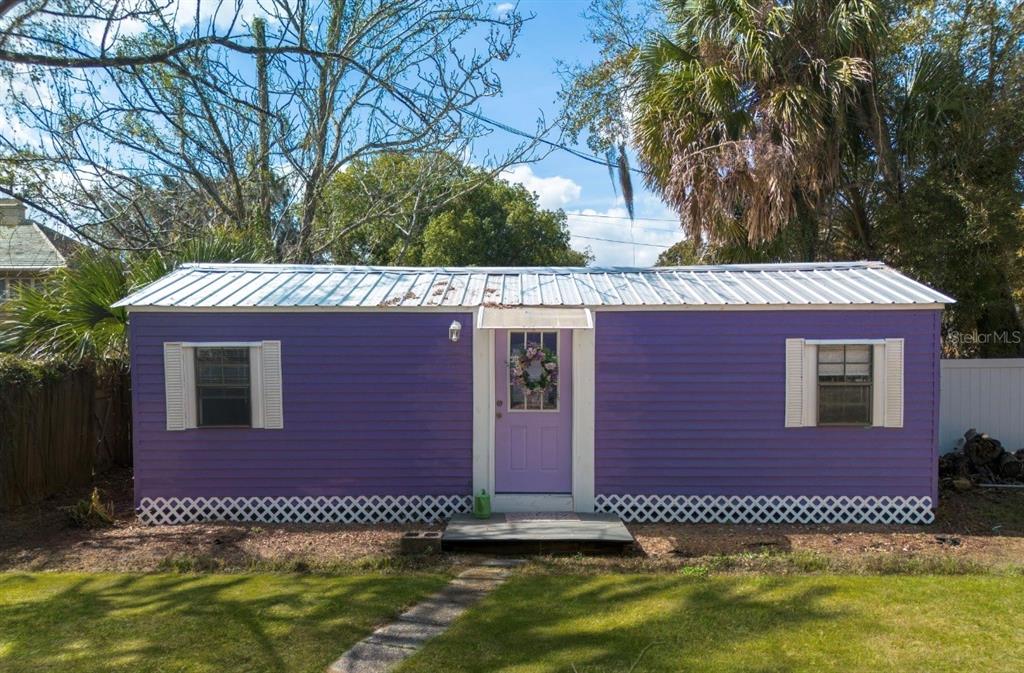 510 East Key Avenue Eustis, FL 32726 - Photo 4 of 40 a front view of a house with a garden