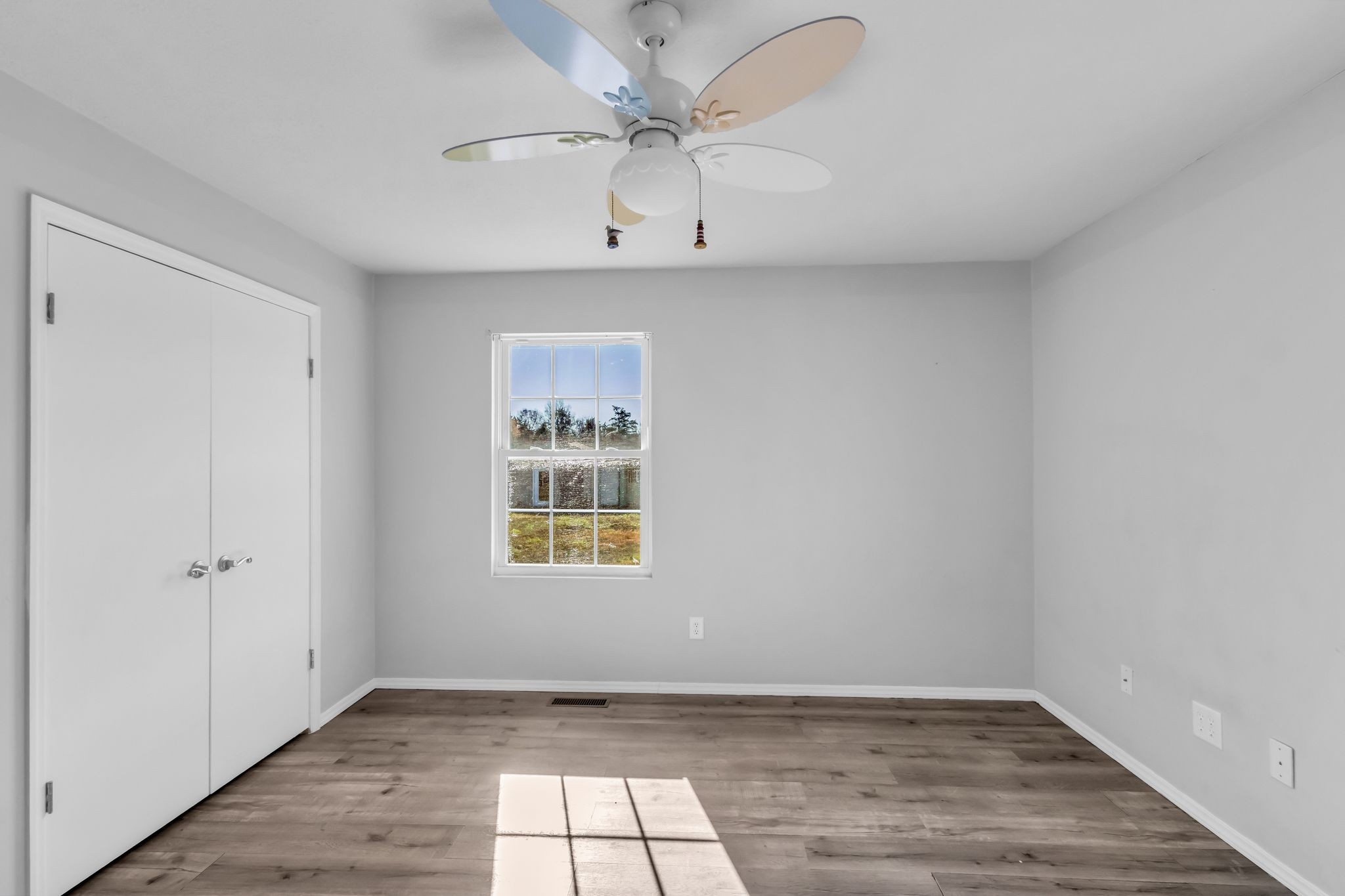 2190 Unionville Deason Road Bell Buckle, TN 37020 - Photo 20 of 33 an empty room with a window and a fan