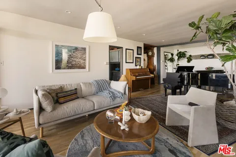 $1,599,000 | 6190 Temple Hill Drive, Los Angeles, CA 90068