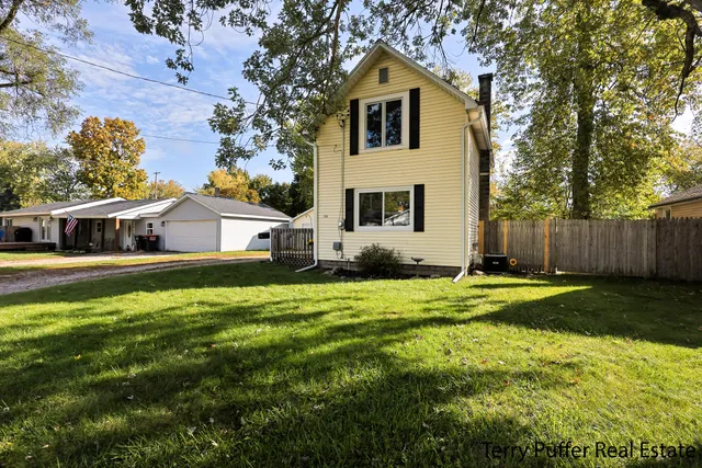 $205,900 | 176 Cherry Street, Sparta, MI 49345