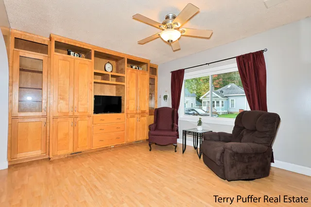 $205,900 | 176 Cherry Street, Sparta, MI 49345