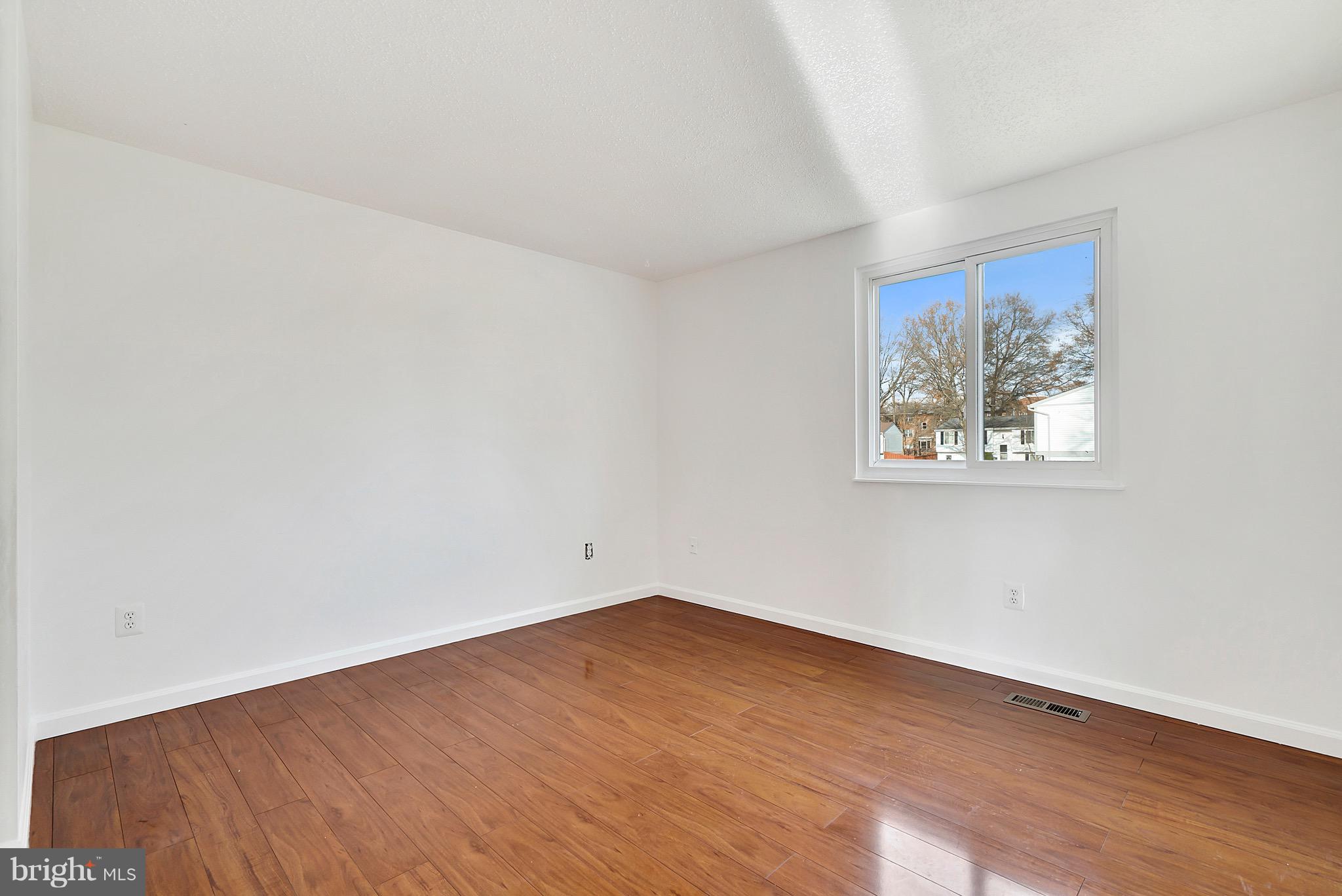 3200 Napper Road Alexandria, VA 22306 - Photo 13 of 37 Main Level Bedroom 1