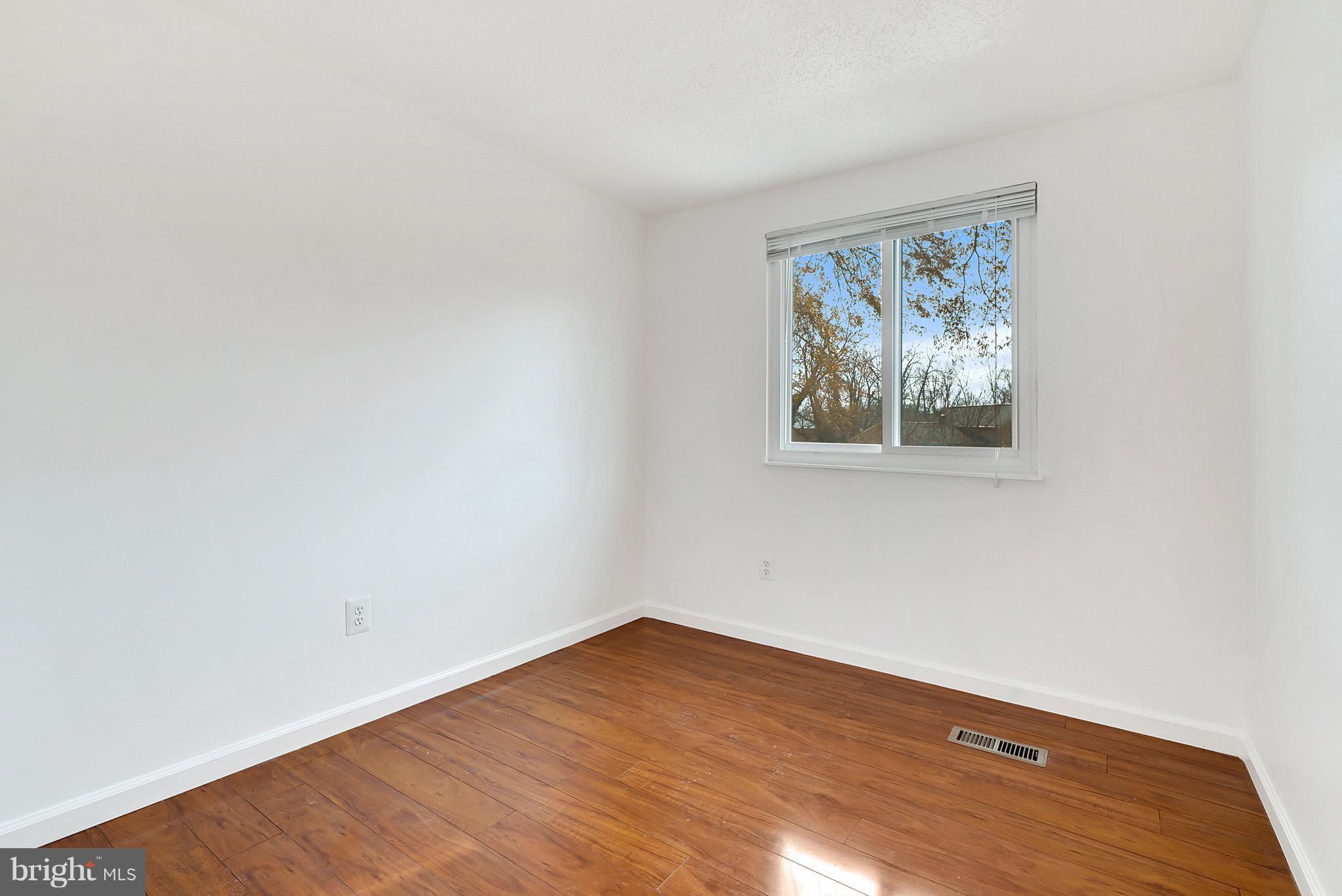 3200 Napper Road Alexandria, VA 22306 - Photo 15 of 37 Main Level Bedroom 2