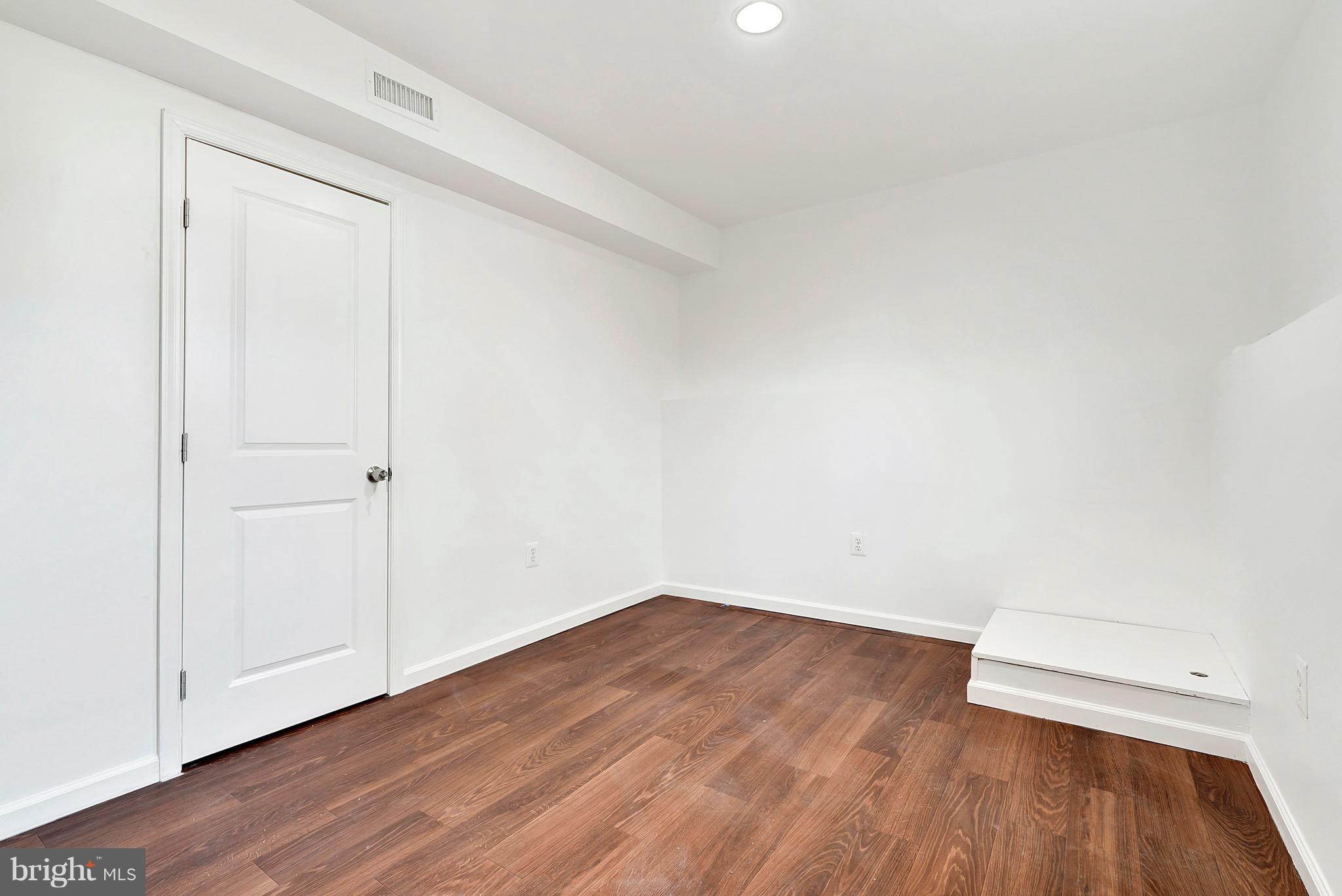 3200 Napper Road Alexandria, VA 22306 - Photo 19 of 37 Lower Level Bedroom 4