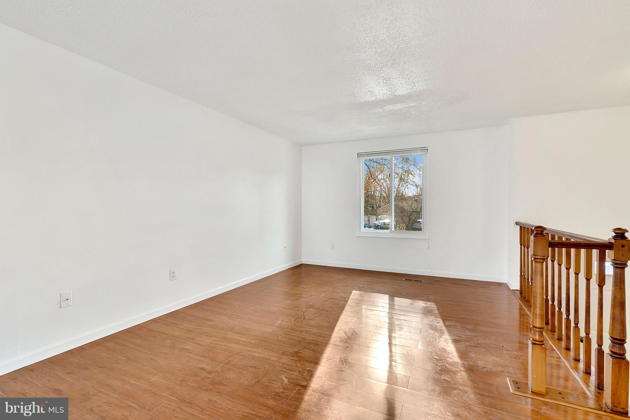 3200 Napper Road Alexandria, VA 22306 - Photo 8 of 37 LIving Room