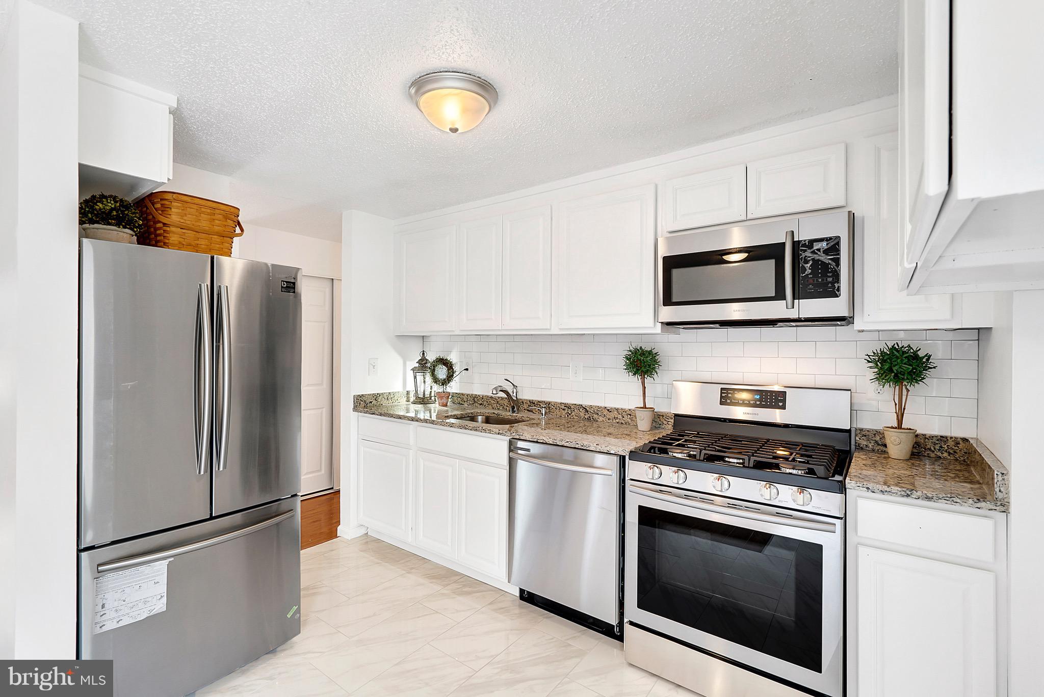 3200 Napper Road Alexandria, VA 22306 - Photo 10 of 37 Brand New Stainless Steel Appliances