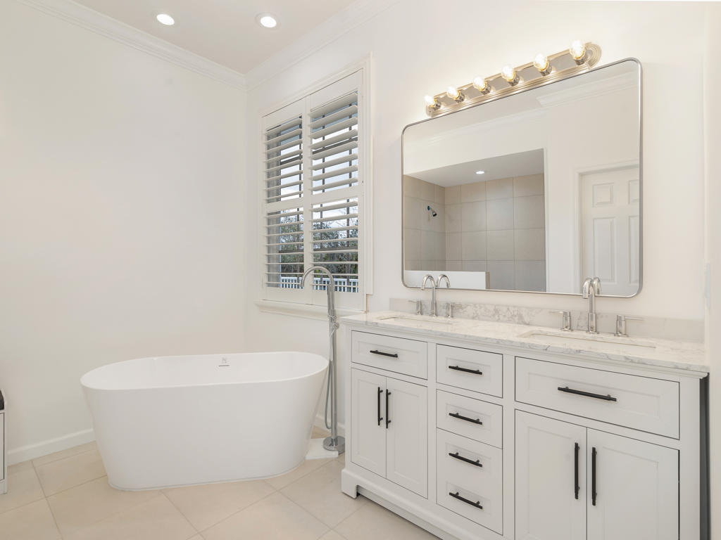 1001 Southeast Ranch Road Northeast Jupiter, FL 33478 - Photo 15 of 32 Master Bathroom