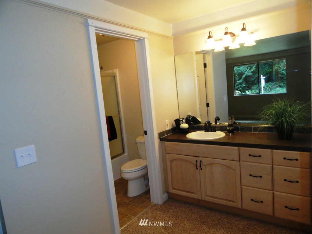 8240 Hansen Road Northeast Bainbridge Island, WA 98110 - Photo 11 of 15 Gallery Image 11