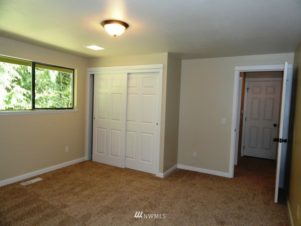 8240 Hansen Road Northeast Bainbridge Island, WA 98110 - Photo 12 of 15 Gallery Image 12