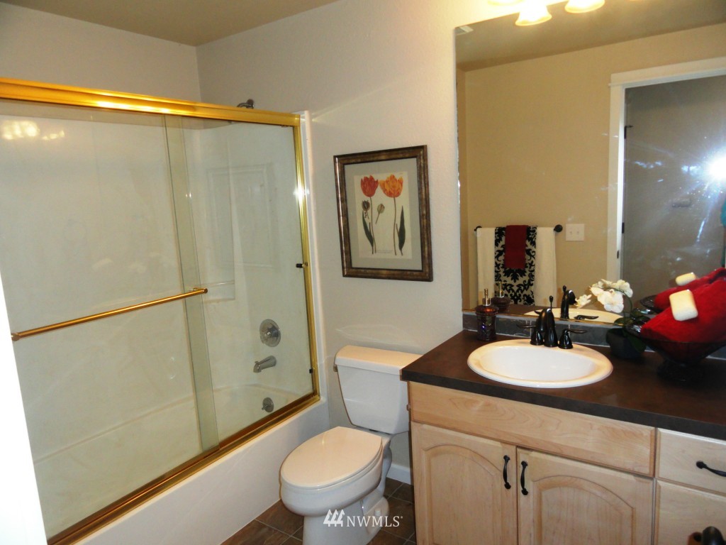 8240 Hansen Road Northeast Bainbridge Island, WA 98110 - Photo 13 of 15 Gallery Image 13