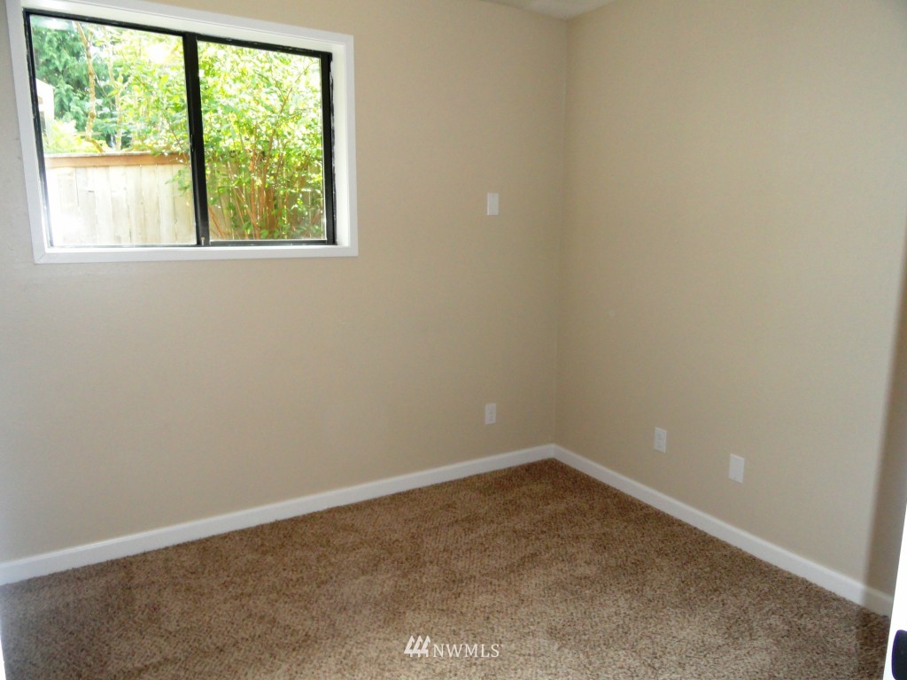 8240 Hansen Road Northeast Bainbridge Island, WA 98110 - Photo 14 of 15 Gallery Image 14