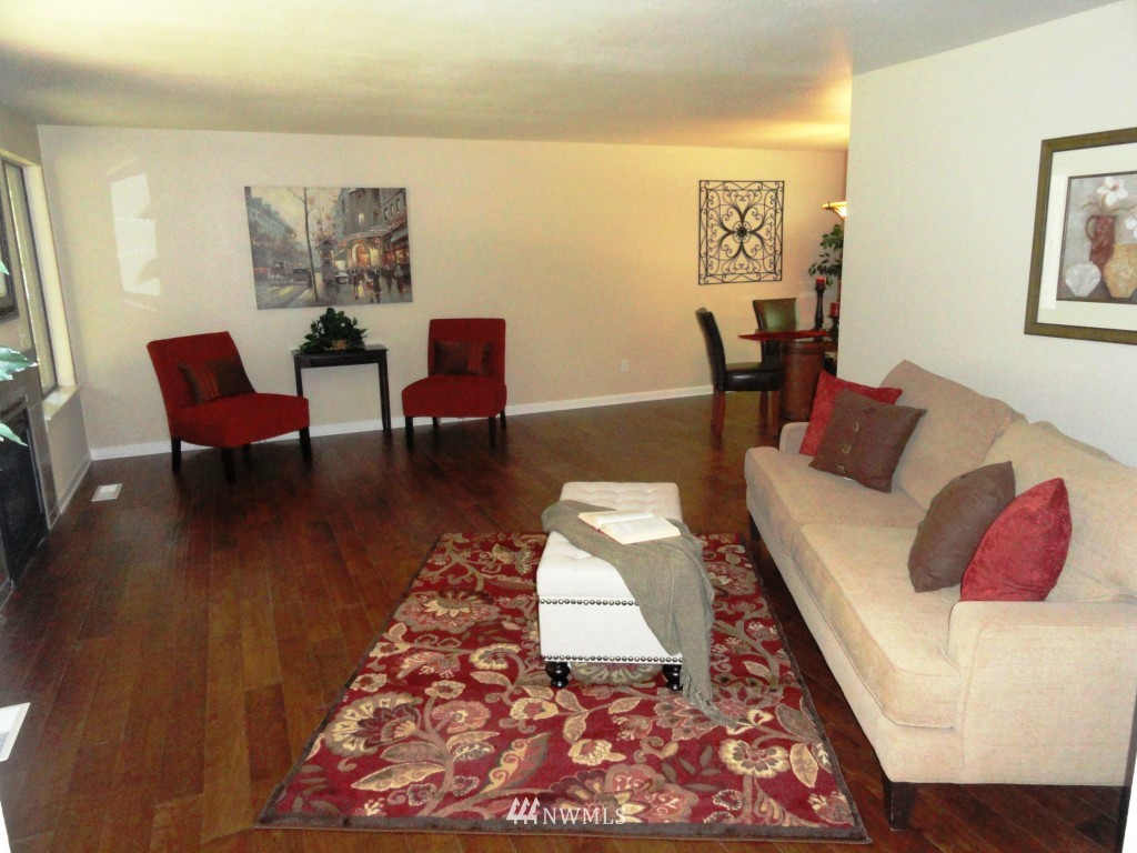 8240 Hansen Road Northeast Bainbridge Island, WA 98110 - Photo 4 of 15 Gallery Image 4