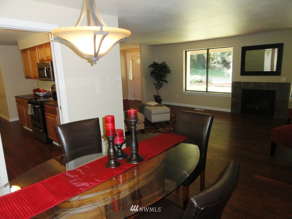 8240 Hansen Road Northeast Bainbridge Island, WA 98110 - Photo 5 of 15 Gallery Image 5