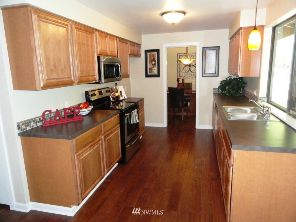 8240 Hansen Road Northeast Bainbridge Island, WA 98110 - Photo 7 of 15 Gallery Image 7